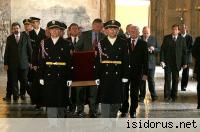 Przeniesienie klejnotów królewskich z Katedry do Sali Władysławowskiej