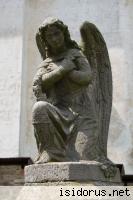 Kapliczka z figurą aniołka 
